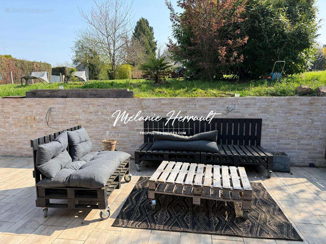 Maison à NEUVILLE-SUR-SARTHE