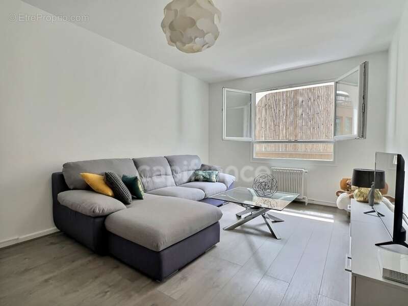 Appartement à vendre 2 pièces 48,70 m² PARIS 20EME ARRONDISSEMENT (75) en excellent état au sein d'une résidence standing - photo 2