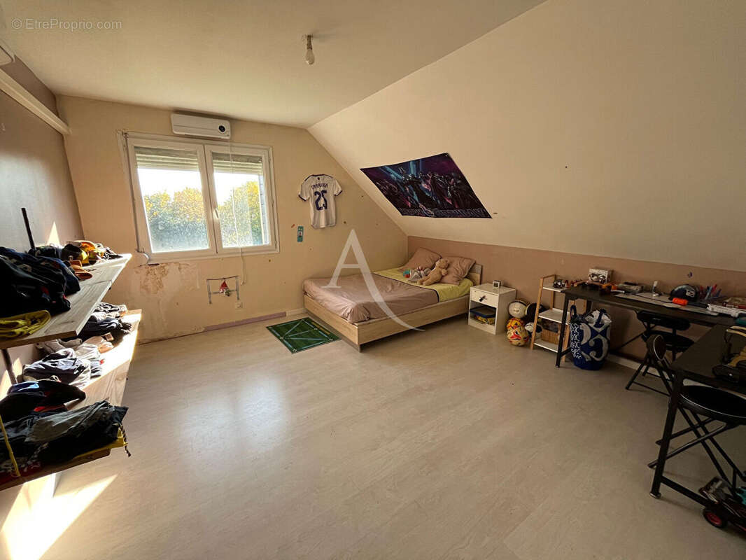 Maison à MONTIGNE-LE-BRILLANT