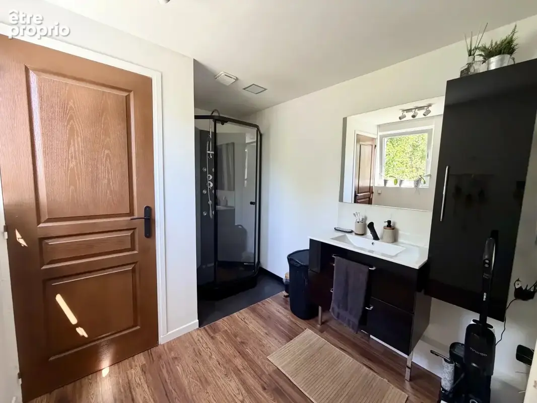 Cournon-d’Auvergne : Maison de 150m², 4 chambres et dépendance. - photo 9