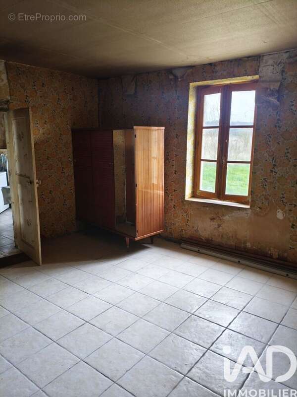 Maison 45 m² à Crouzilles  - photo 2