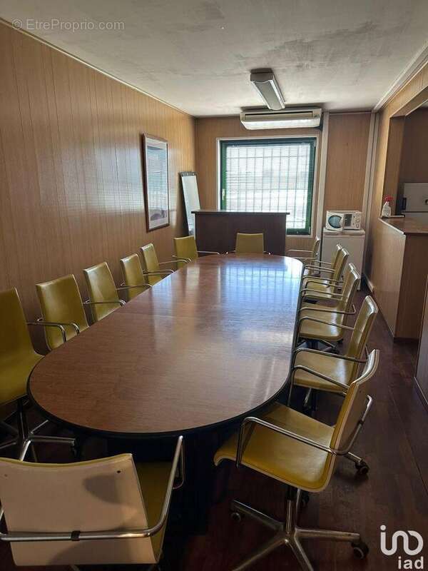 Photo 2 - Commerce à EVRY