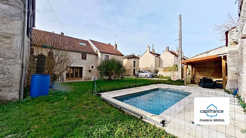 Maison à IS-SUR-TILLE