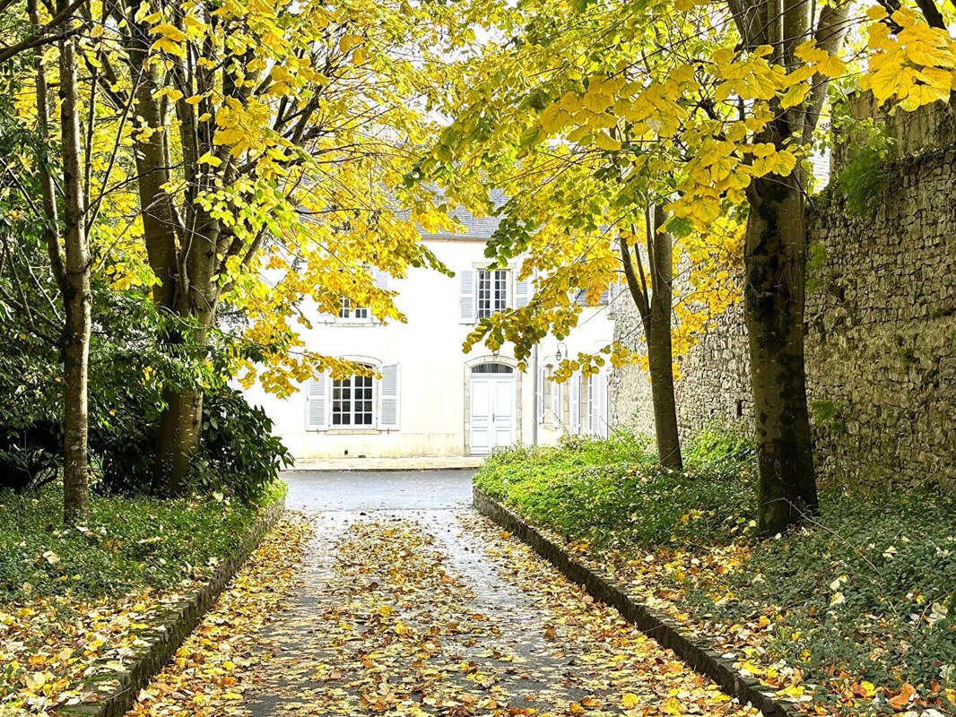 SAINT SAUVEUR LE VICOMTE, au coeur de la ville, grande maison de ville en excellent état - photo 14