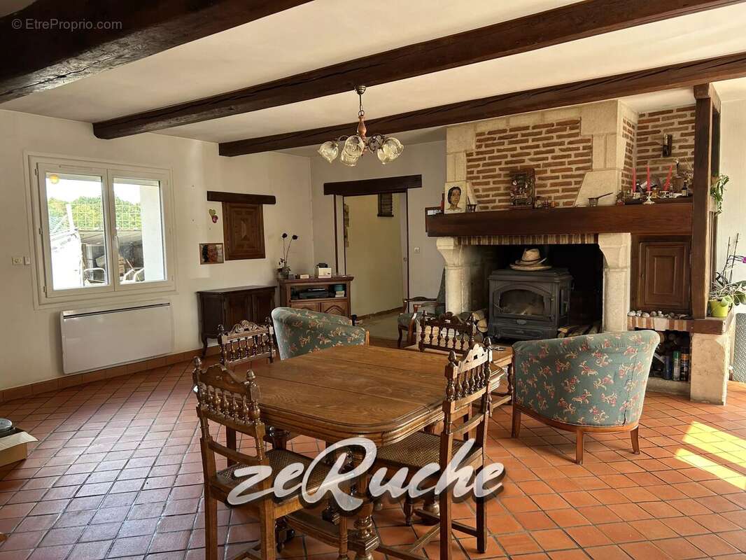 Charmante maison de 130 m² à La Chapelle-du-Bois-des-Faulx - photo 3
