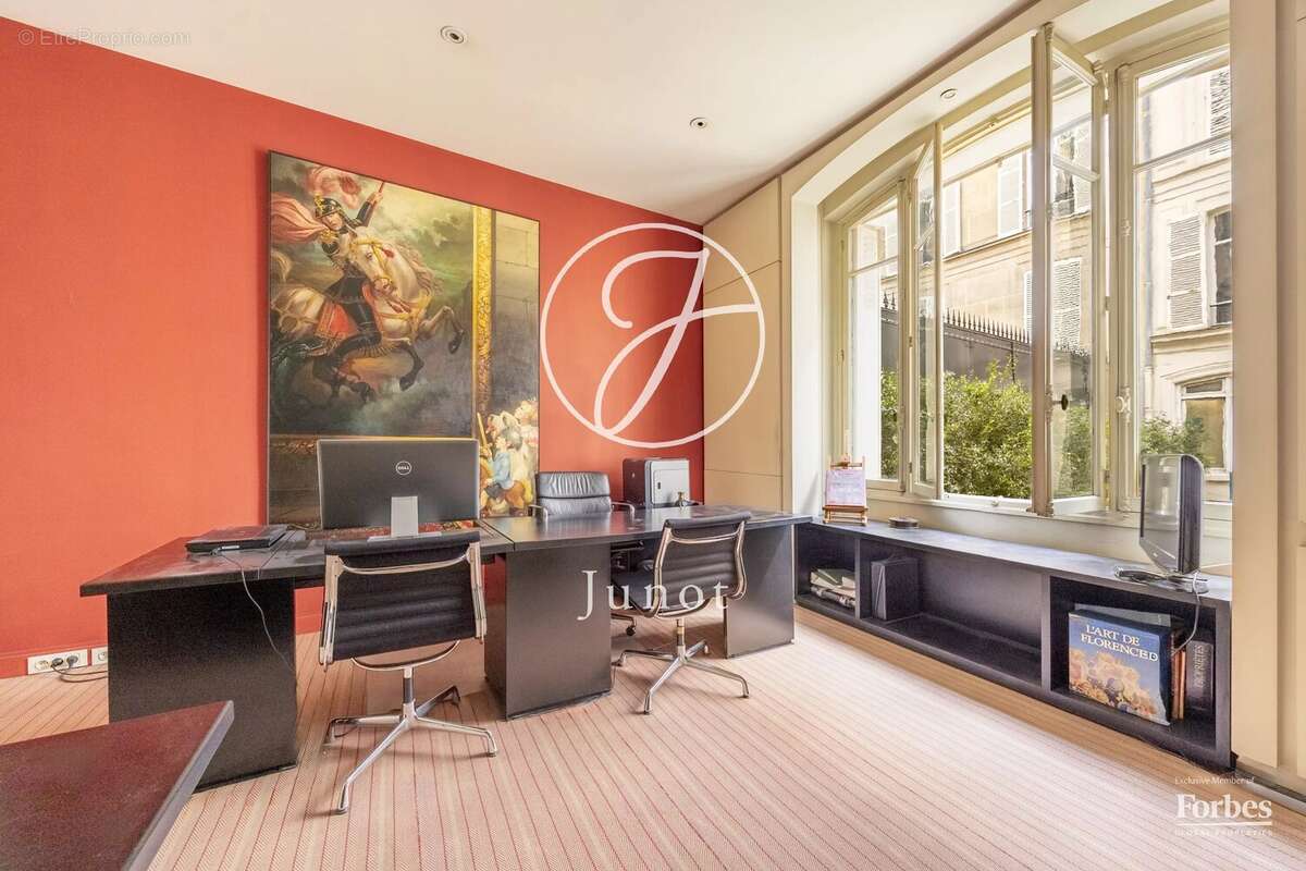 Commerce à PARIS-8E
