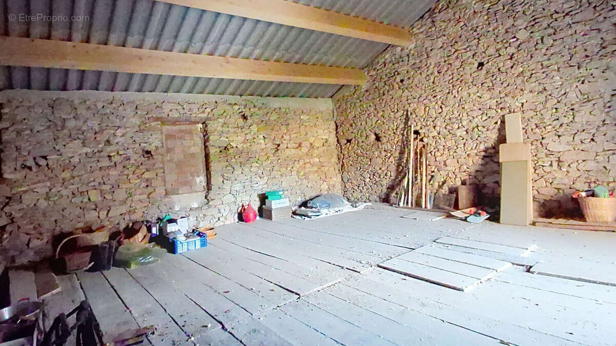 Maison à LAUDUN-L&#039;ARDOISE