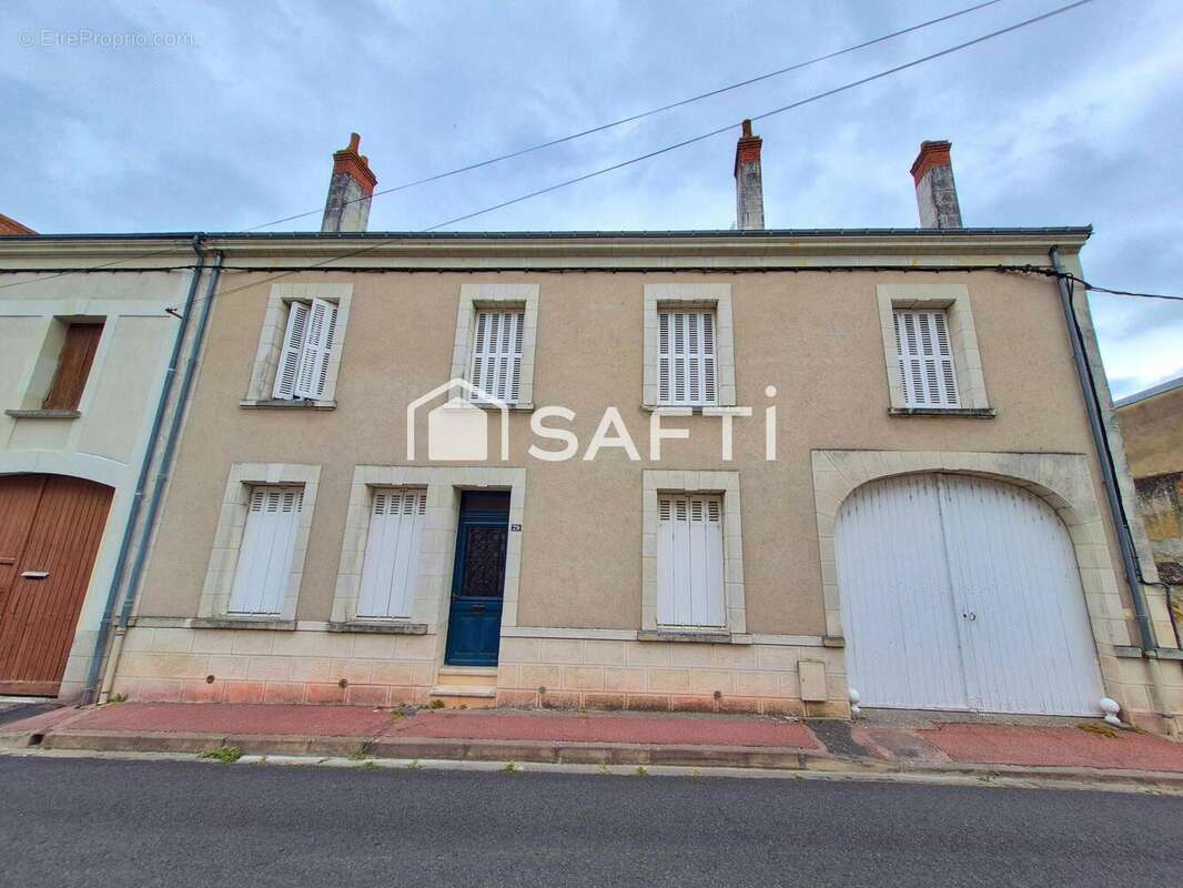 Maison 255 m² à Descartes  - photo 3