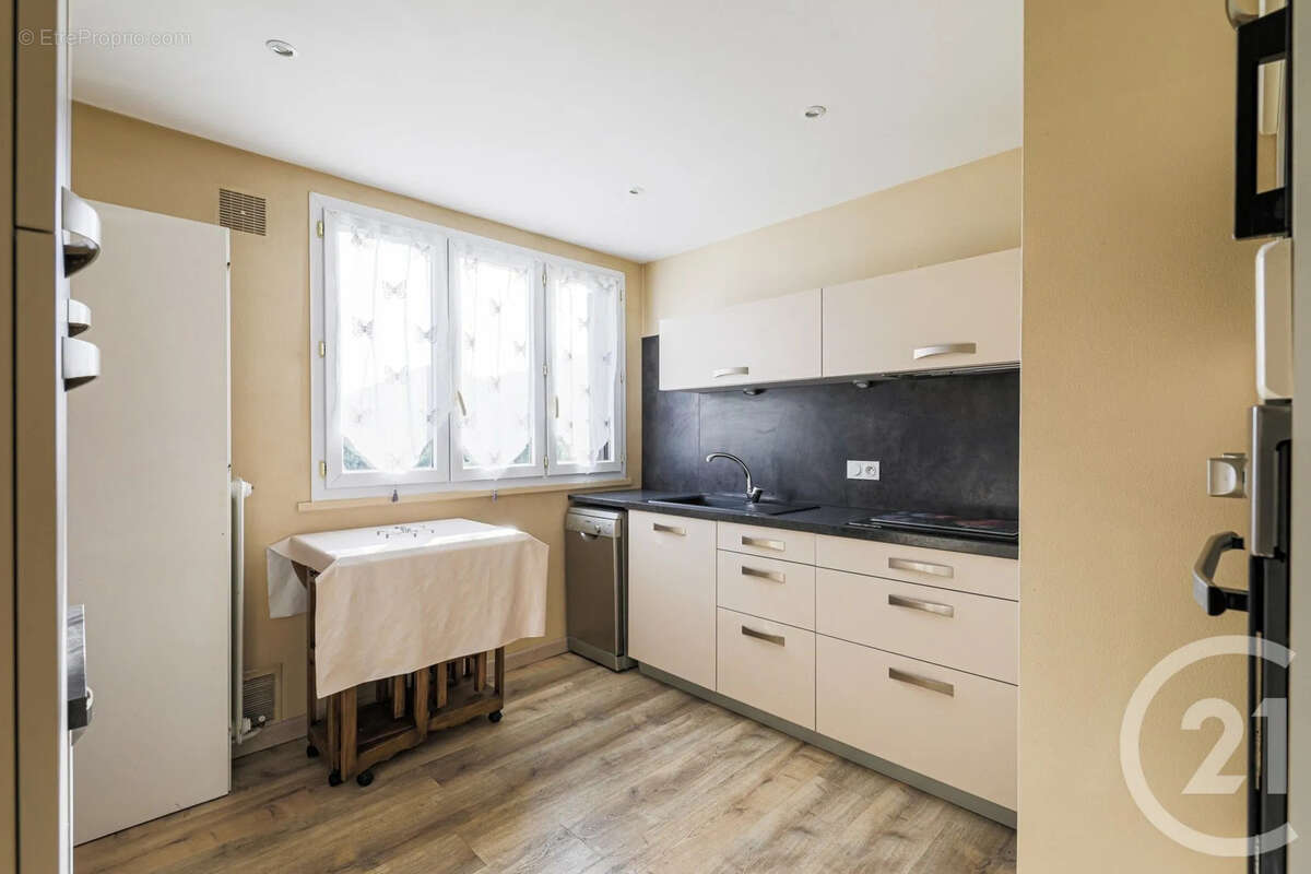 Appartement à SAINT-MARTIN-D'HERES