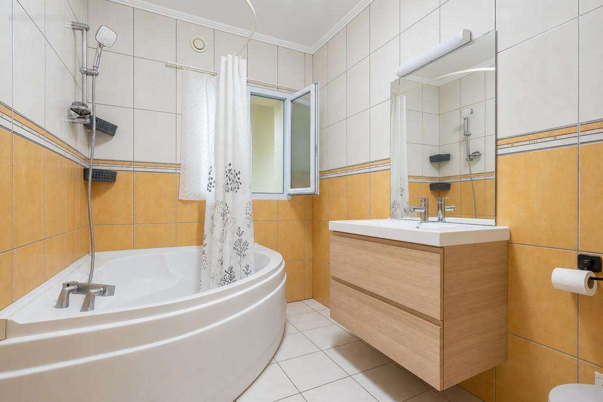 Maison de 7 pièces de 175 m² située à Le Blanc-Mesnil - photo 5