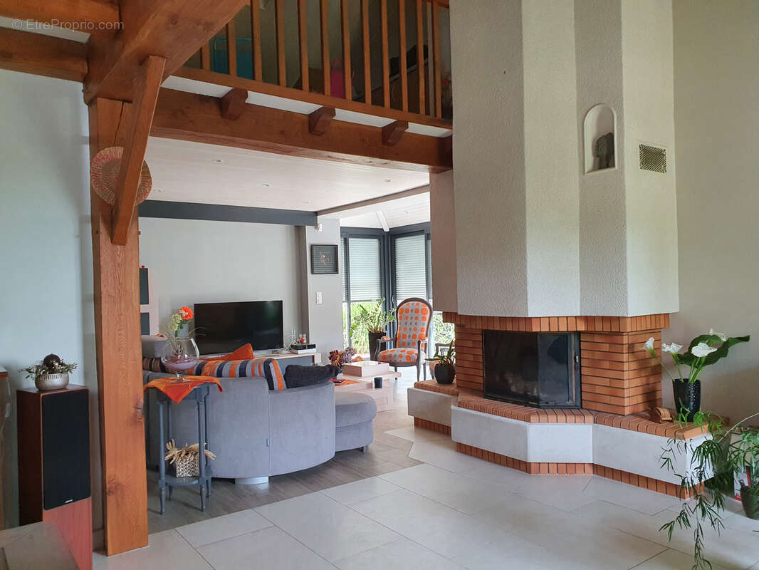 À Basse-Goulaine, maison d'environ 167 m2 - photo 4