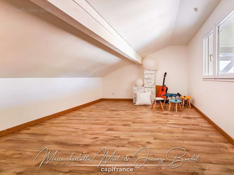 Grande maison familiale avec logement indépendant, garages et dépendances - photo 27