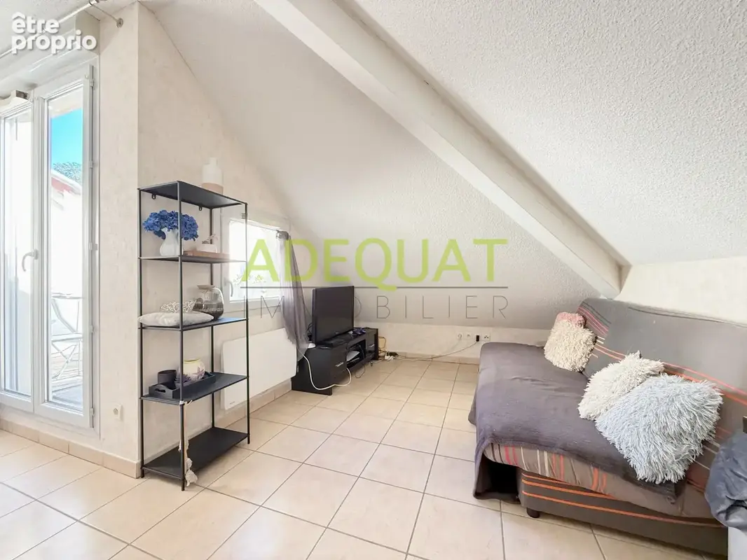 La tour du pin / hyper centre ville / appartement t2 / terrasse / cellier… - photo 3