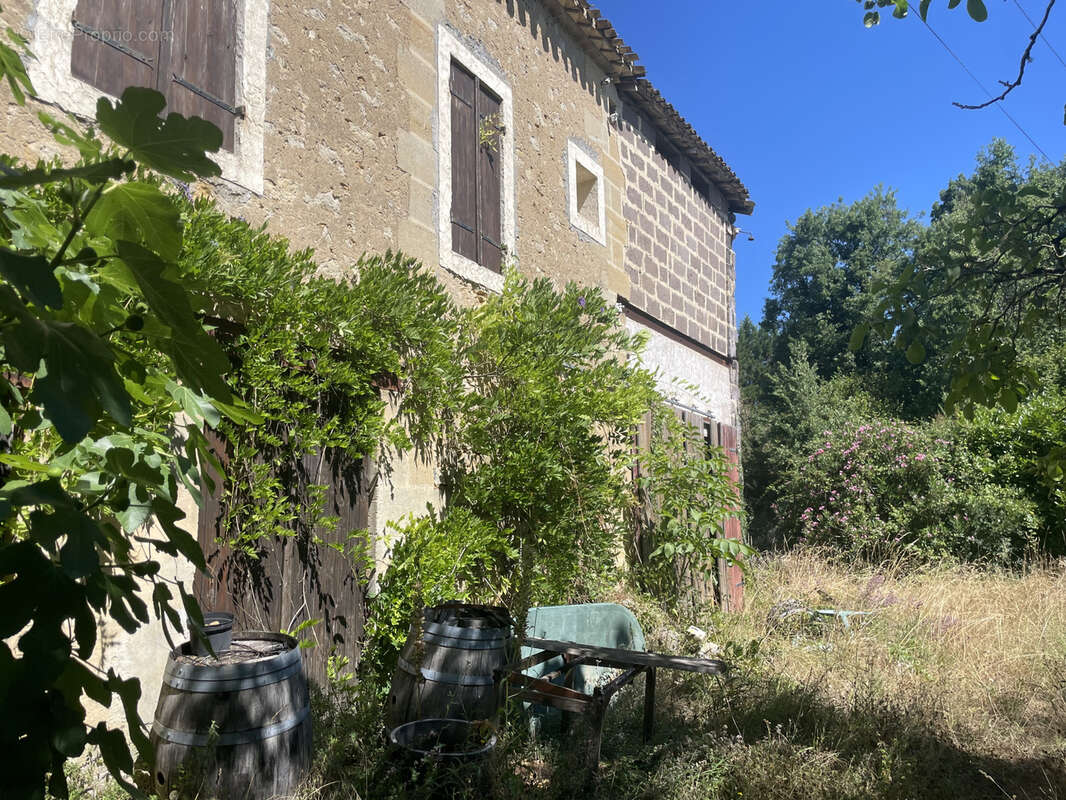 Maison à LES SALLES-DE-CASTILLON