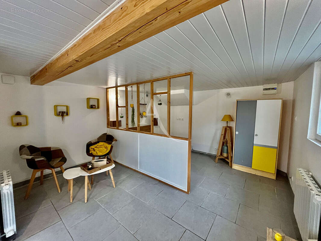 Maison à LA MADELAINE-SOUS-MONTREUIL