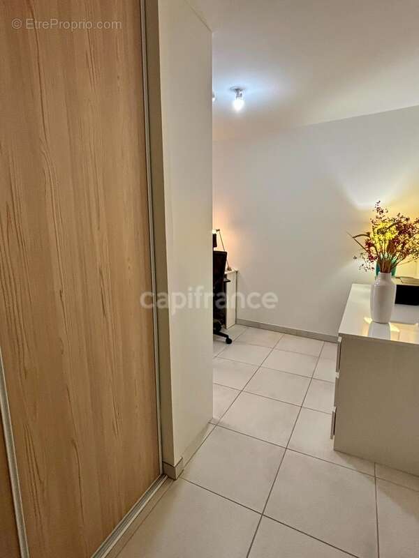 Appartement à vendre 4 pièces HYERES (83) - Plain pied - 2 parkings - 2 terrasses - photo 43
