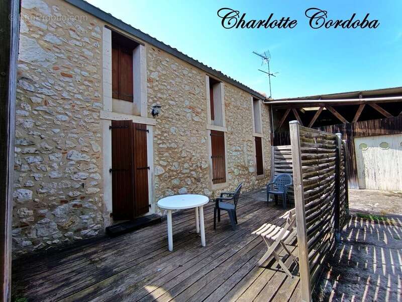 Maison à FEUGAROLLES