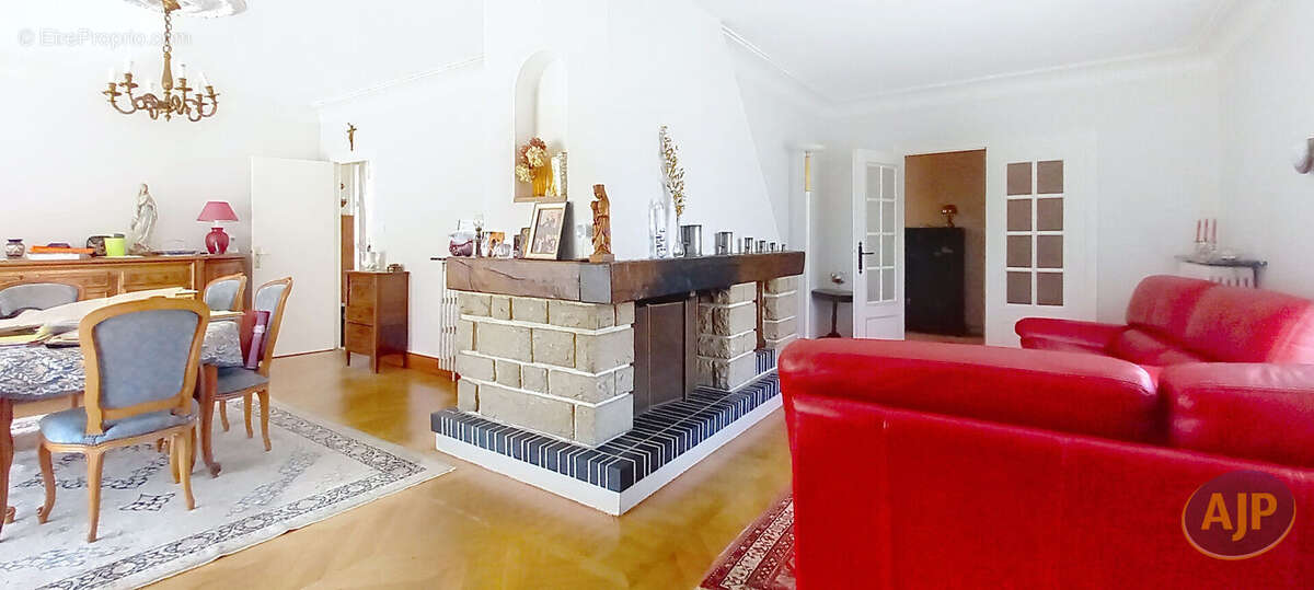 Chateaubriant : proche centre : maison 166m² - 5 chb + 1 bureau - photo 3