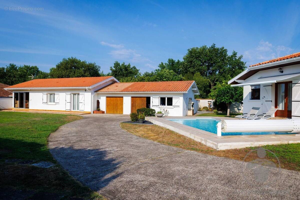Maison à PARENTIS-EN-BORN