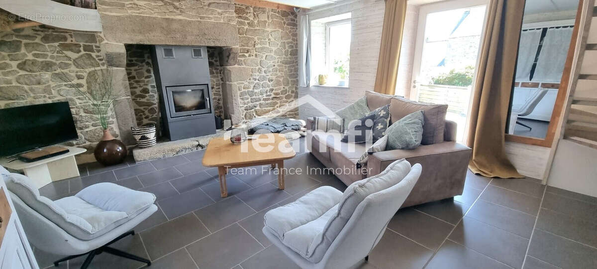 Maison à PLOUEGAT-MOYSAN