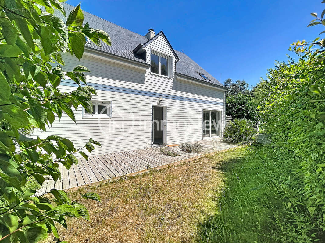 Maison familiale 160 m2   Terrain 1 900 m2 - JULLOUVILLE 50610 - photo 2