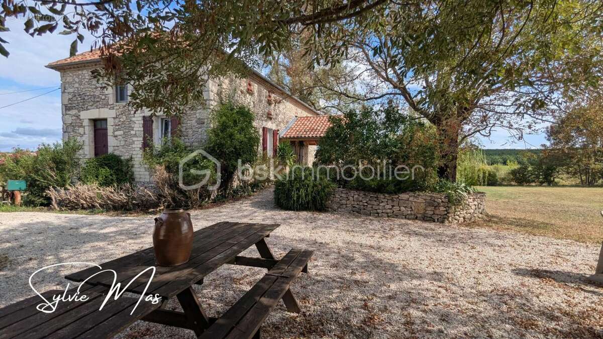 Ensemble de caractère - 2 hectares - DPE C - photo 5