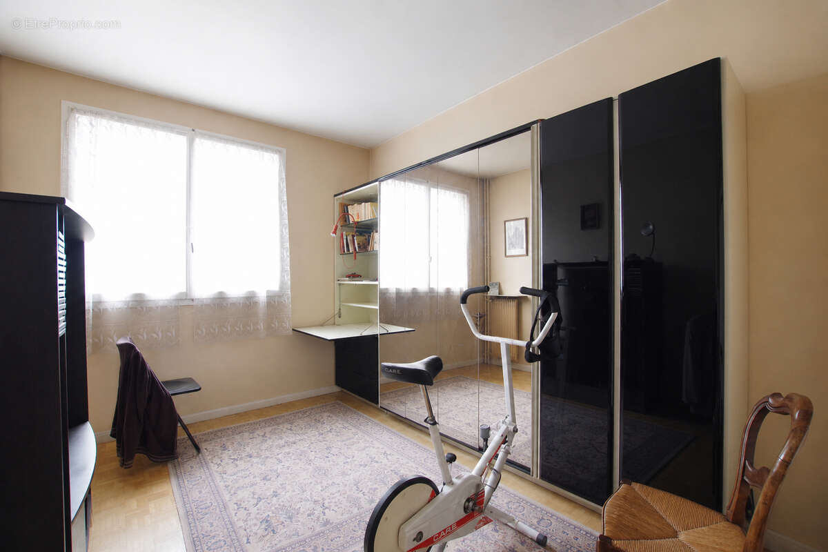 Appartement à PARIS-14E