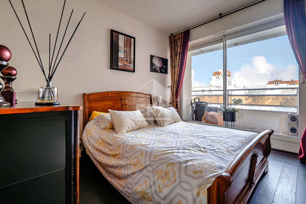 Appartement à COURBEVOIE