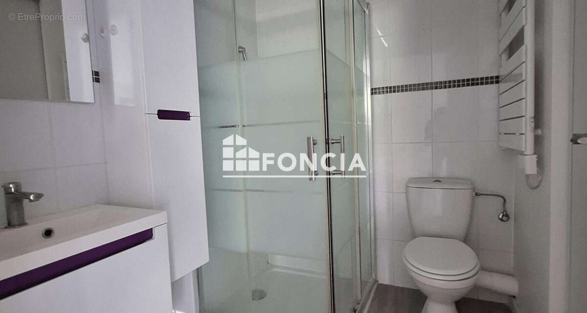 Appartement à PERON