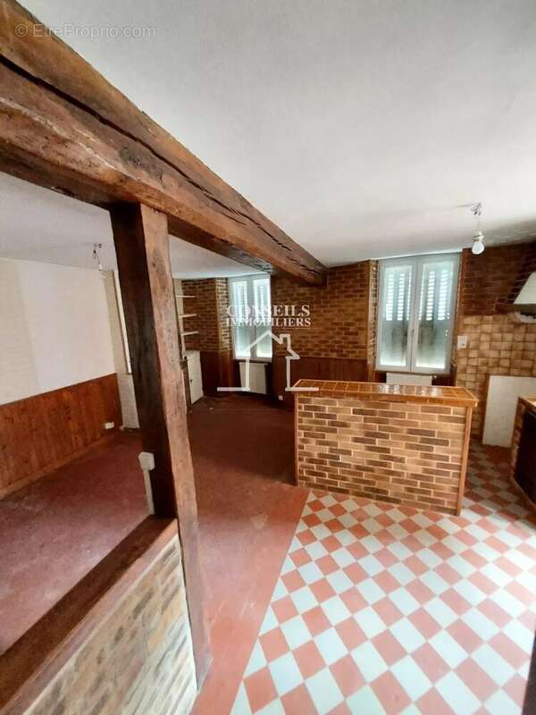 Maison à SAINT-JULIEN-DU-SAULT