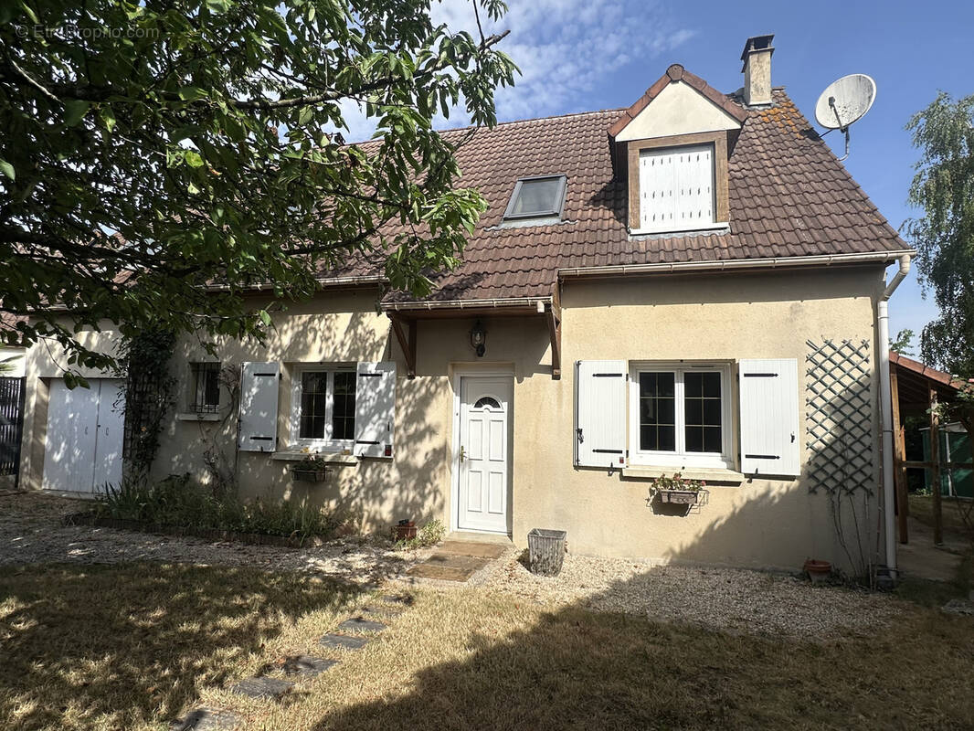 Maison à VAUX-LE-PENIL