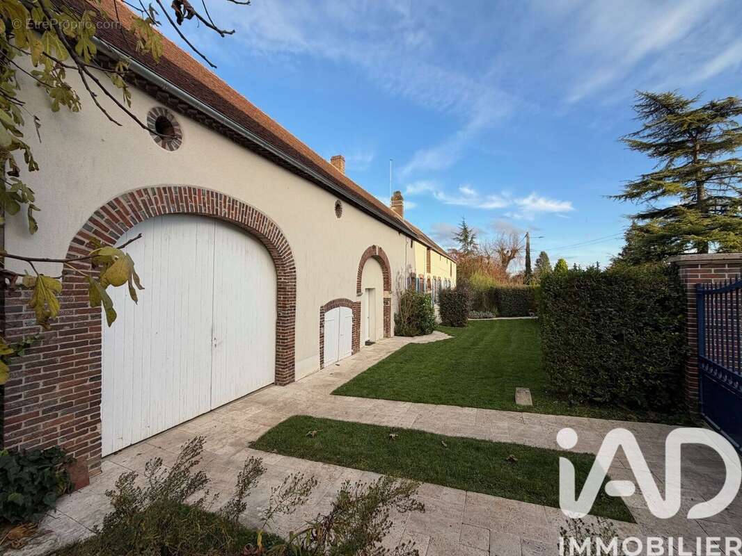 Maison 205 m² à Chassy  - photo 2