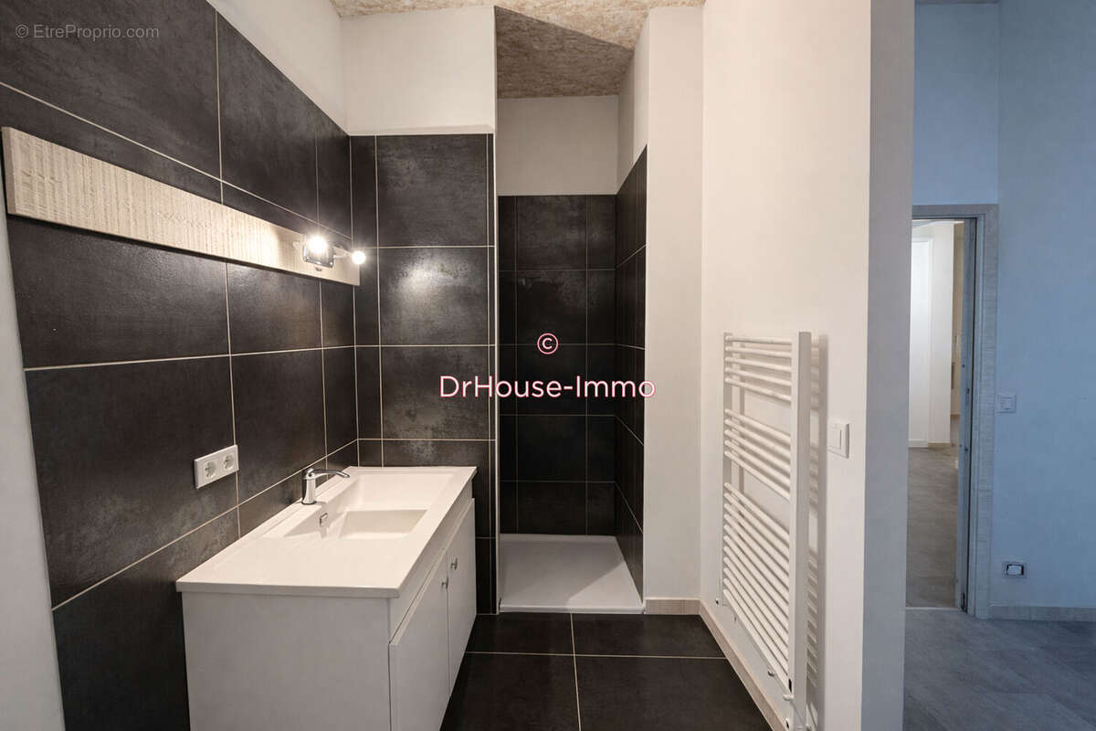 Commerce 415 m² à Rodez  - photo 8