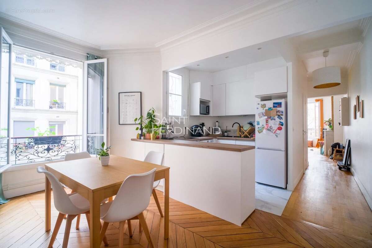 Appartement à PARIS-17E