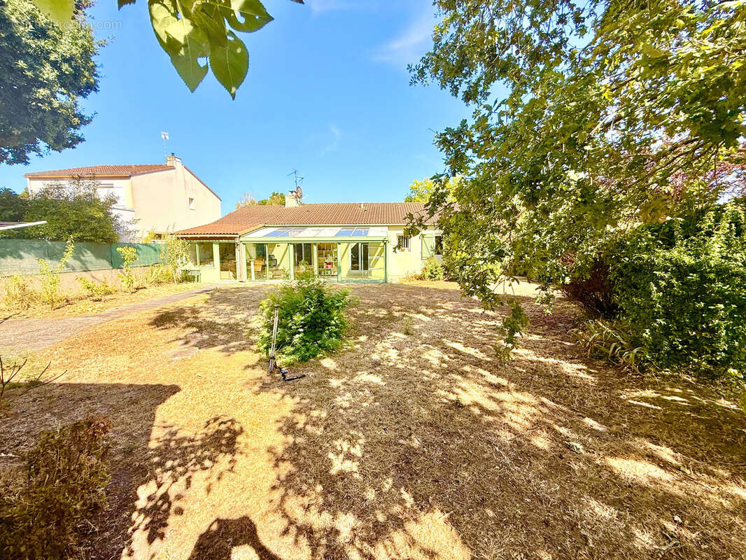 A vendre a saint aignan de grand lieu maison de 130m2 - 3 chambres + 1 bureau - photo 5