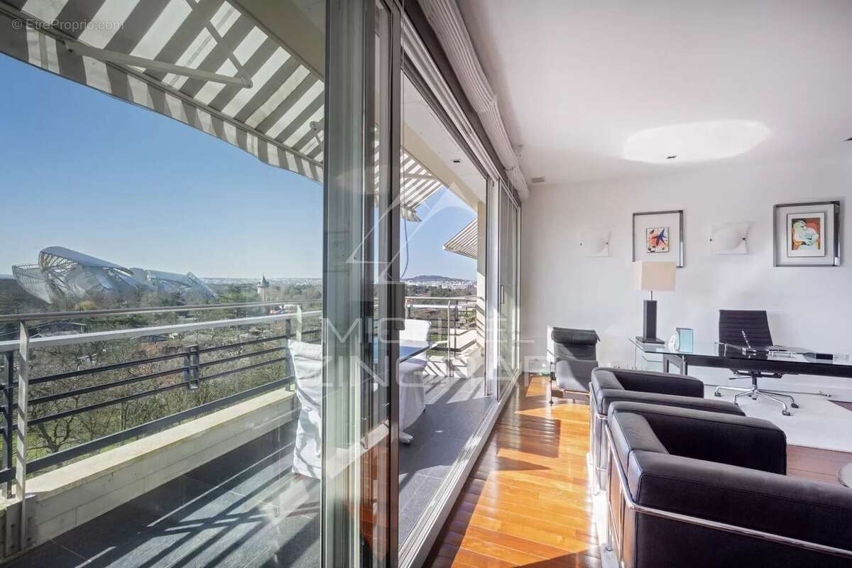 Appartement à NEUILLY-SUR-SEINE