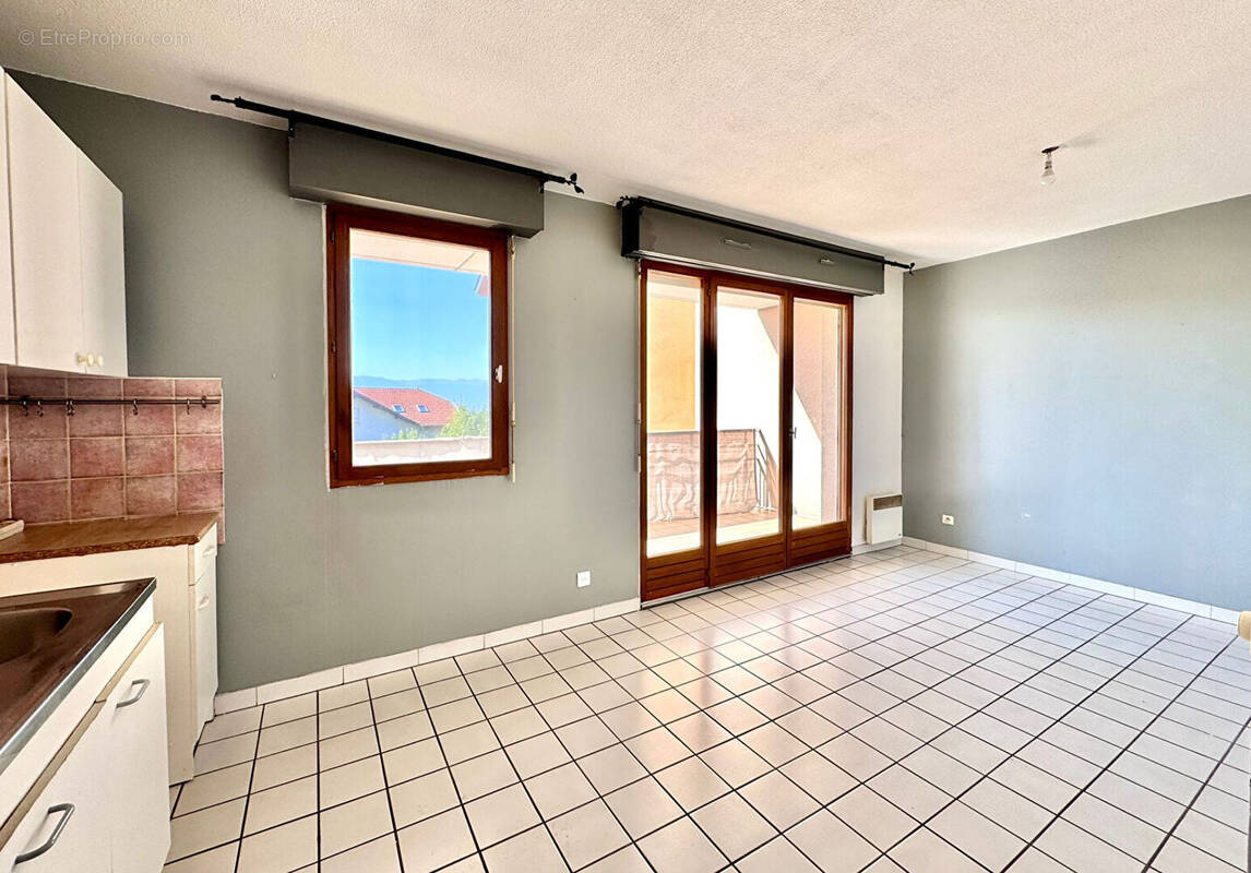 Appartement à COLLONGES-SOUS-SALEVE