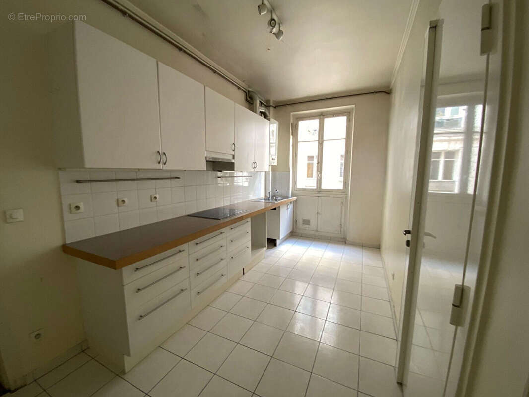 Appartement à PARIS-12E