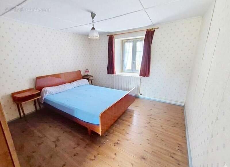 Maison à vendre corps de ferme +longère de 333 m2 au total avec vie de plain pied possible, parcelle de 1110m2, entre Rostrenen  - photo 5