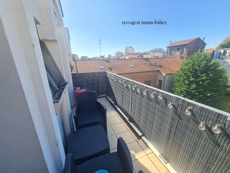 Appartement à LES LILAS