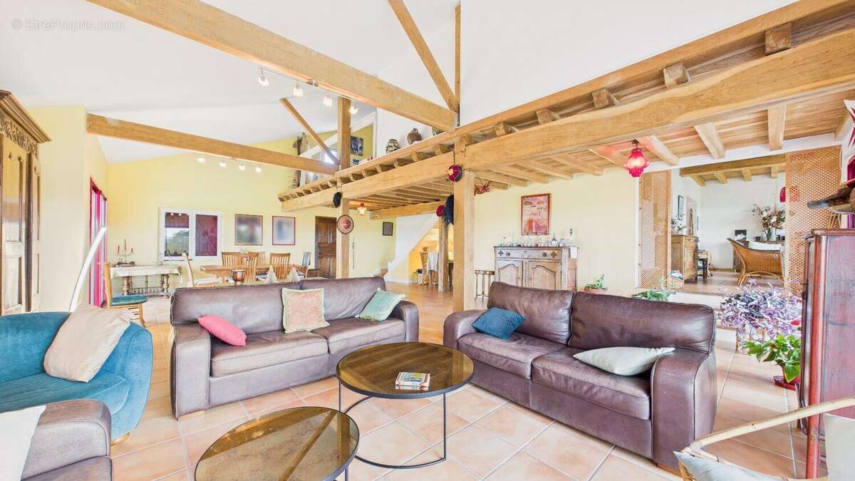 Maison 10 pièces 316 m² sur terrain de 4000 m² - photo 9