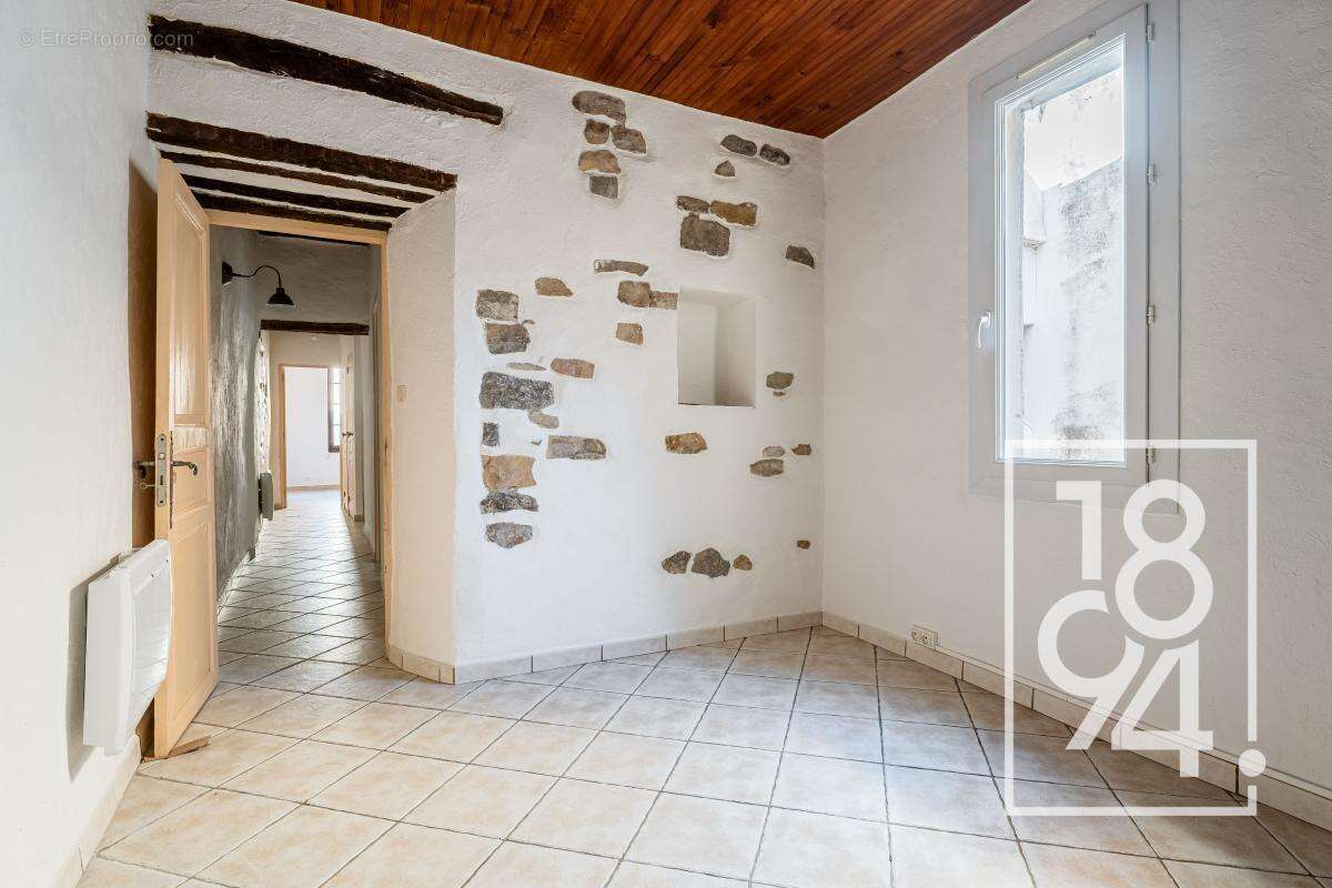 Appartement à CEYRESTE