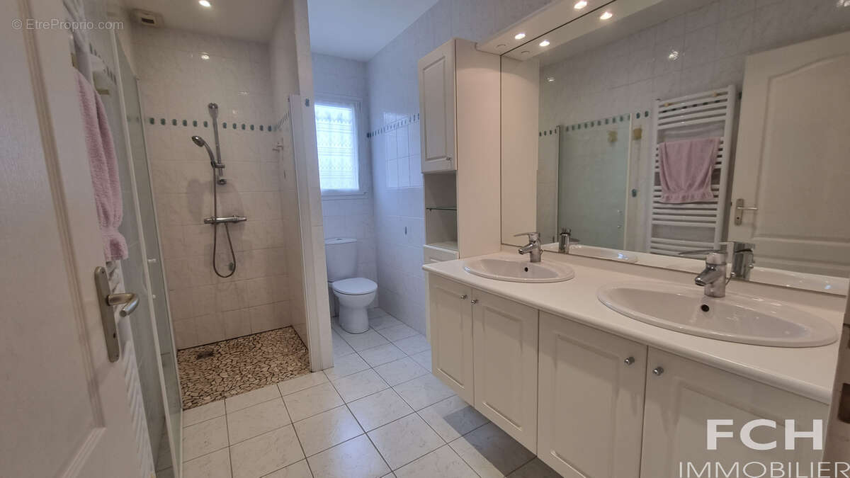 Villa 4 chambres, bureau, 2 garages, vue, proche toutes commodités - photo 11