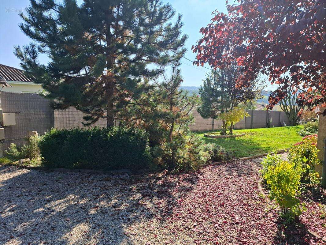 Maison à LA CHAPELLE-DE-SURIEU