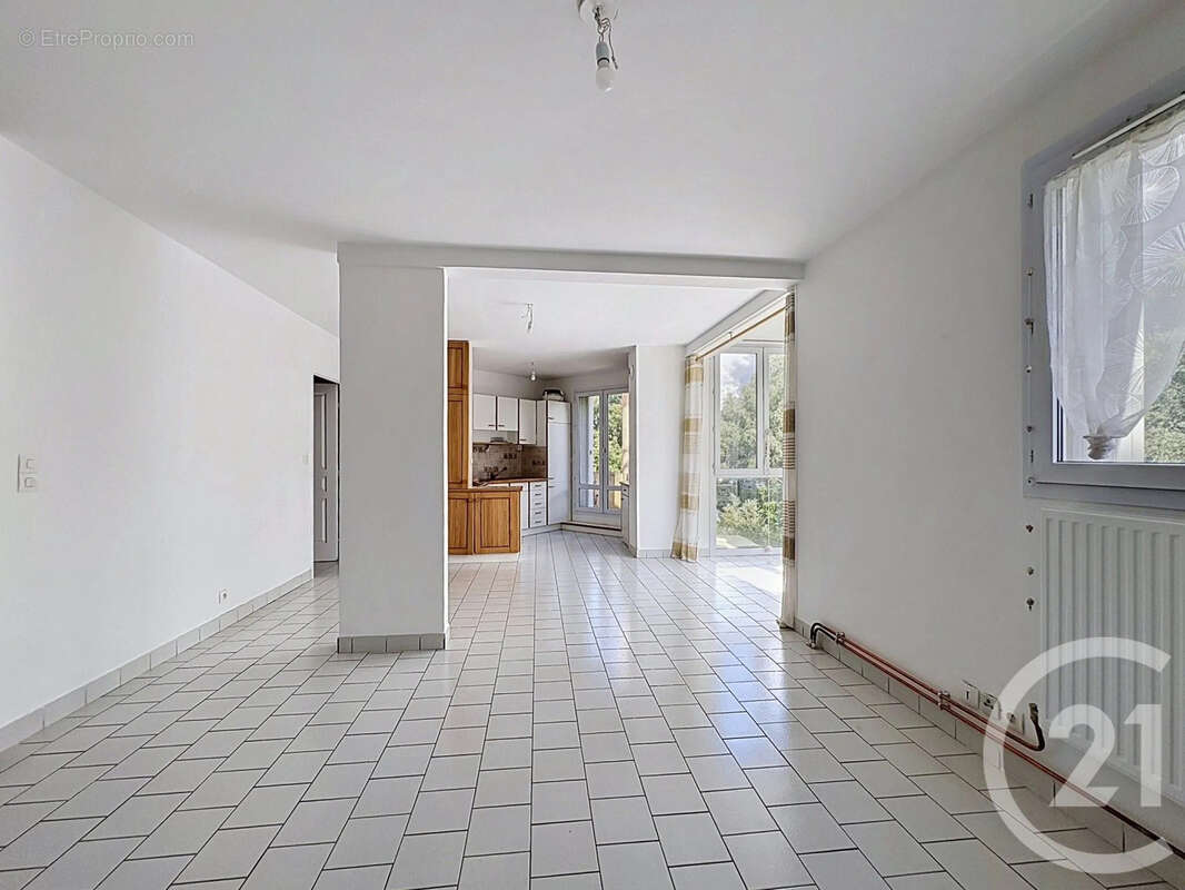 Appartement à MOISSY-CRAMAYEL