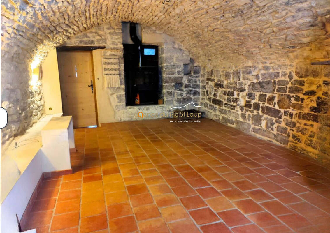 Maison à VIOLS-LE-FORT