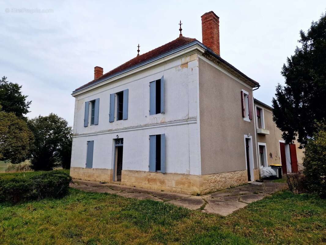 Maison à MONPRIMBLANC