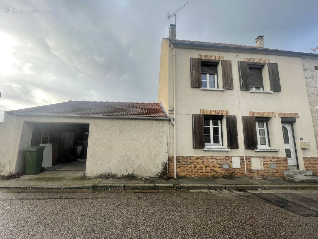 Maison à FRENEUSE