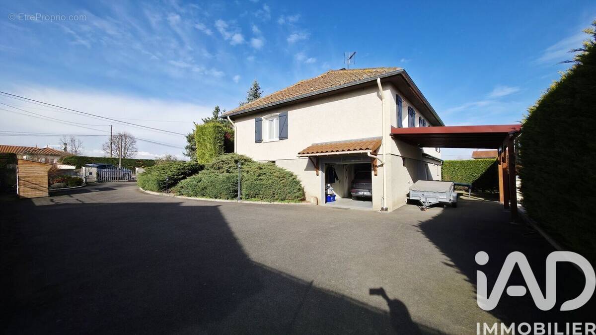 Photo 1 - Maison à VEAUCHETTE
