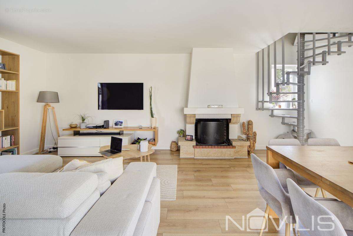 Maison à CASTELGINEST